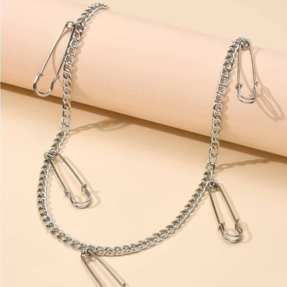 AWESOME SAFETY PIN CHAIN!! CAN BE WORN MANY WAYS EVEN AS NECKLACE OR ACCESSORY🤩 - Picture 3 of 5